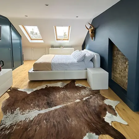 The Crown Loft Ensuite Luxury Accomodation